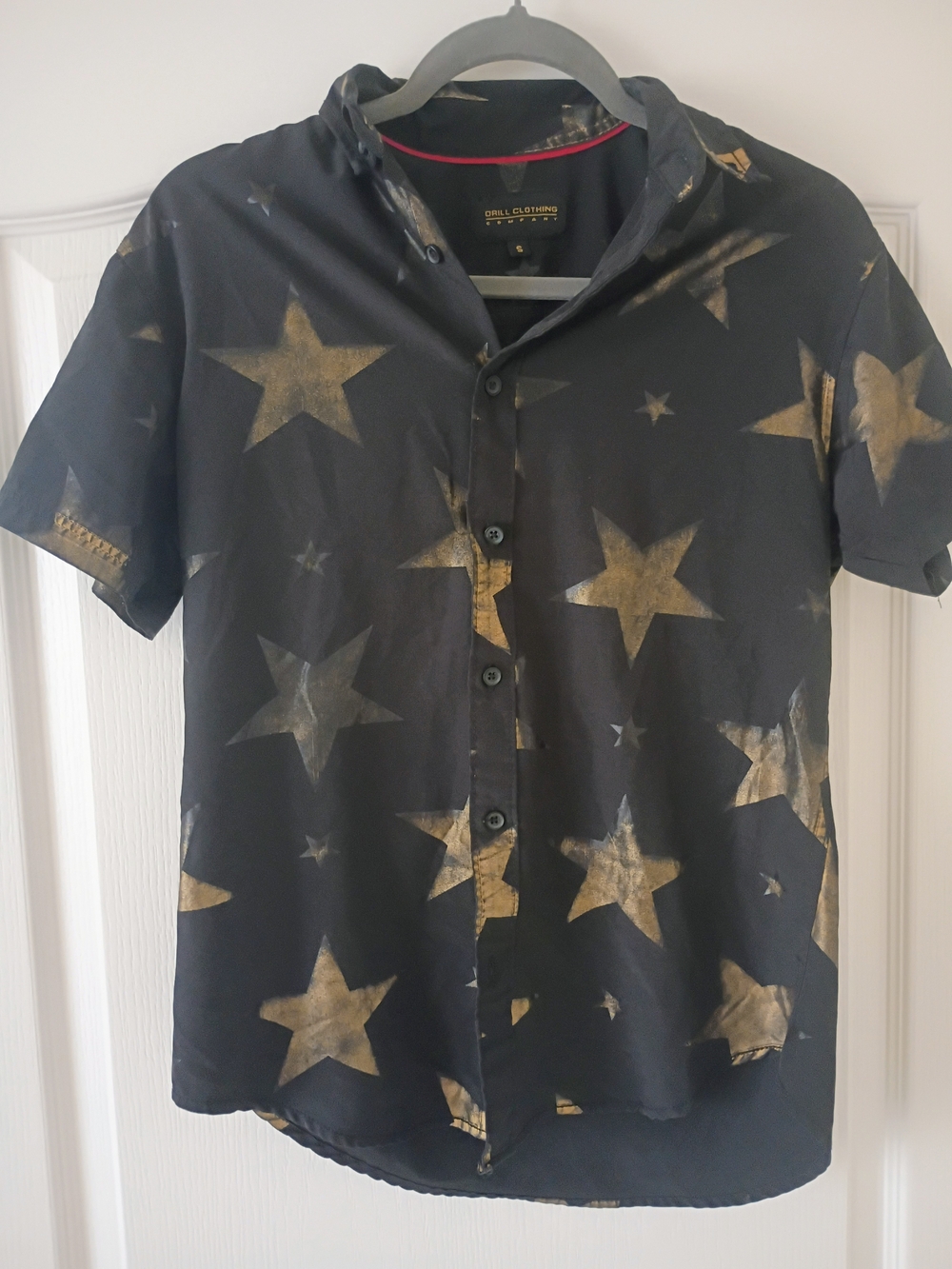 Drill Clothing Men’s Black Short-Sleeve Shirt with Gold Star Print